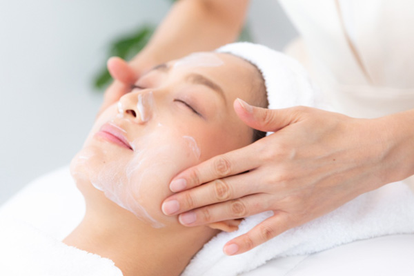 ロゼルナはデリケートなお肌へのタッチ、力加減は細心の注意を払って行います