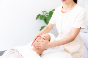 ニキビ跡をキレイにするエステは贅沢ではありません