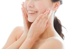 たるみが加速するとクレーターは余計に目立つように